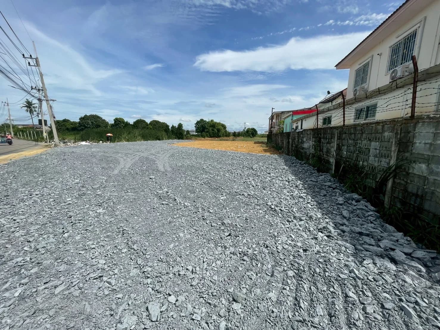 ขายที่ดินสวยถมแล้ว 316 วา ซอยกระทุ่มล้ม9 ทำเลทองย่านกระทุ่มล้ม-อ้อมน้อย เข้า-ออกได้จากหลายเส้นทาง - image 3