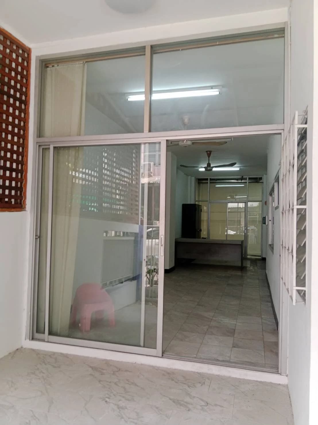 ให้เช่าโฮมออฟฟิส 4ชั้น 2 คูหาติดกัน โครงการโฮมเพลส พัฒนาการ56-58 มีที่จอดรถส่วนกลางและด้านหน้าอาคาร ZJ190 - image 4