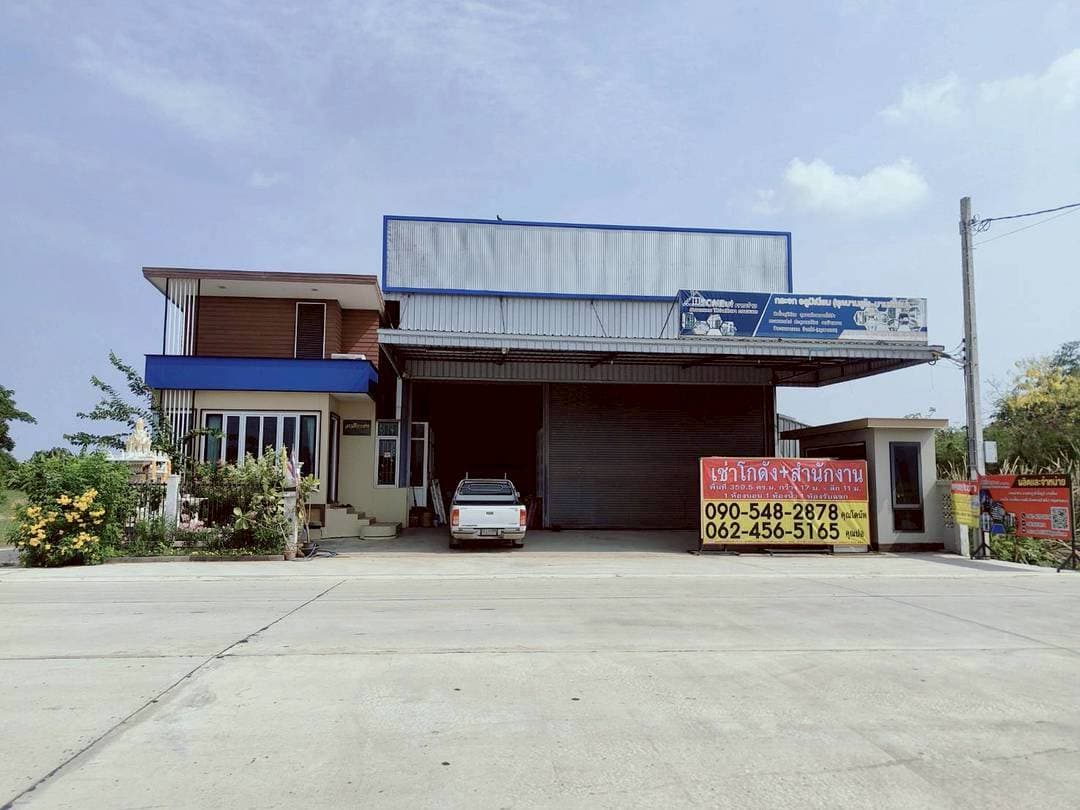 ให้เช่าโกดัง พร้อมสำนักงาน พื้นที่ 359.5 ตร.ม. หนองเพรางาย ไทรน้อย นนทบุรี ถนนเข้า-ออกสะดวก รองรับรถบรรทุก ZB098 - image 1