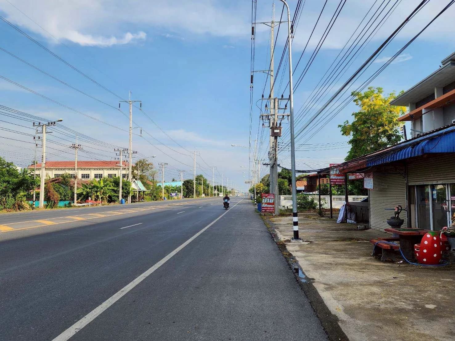 ขาย / เช่า ทาวน์เฮาส์ 2 ชั้น ใจกลางเมืองอ่างทอง ถนนอ่างทอง เชื่อมสายเอเซีย นครสวรรค์ เข้า ออกสะดวก ใกล้ทุกจุดสำคัญ - image 2