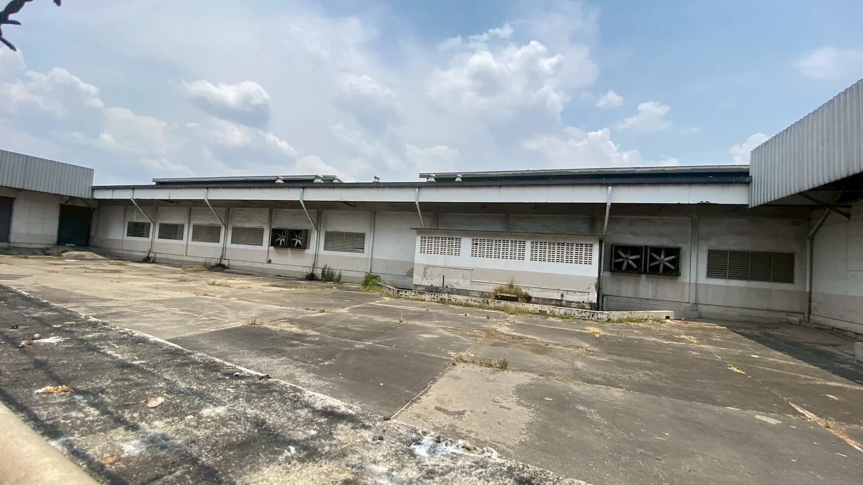 ขายที่ดินพร้อมสิ่งปลูกสร้าง 19 ไร่ ทำเลดีมาก ติดถ.บางนา-ตราด กม.16 ผังสีเหลือง บางพลี สมุทรปราการ