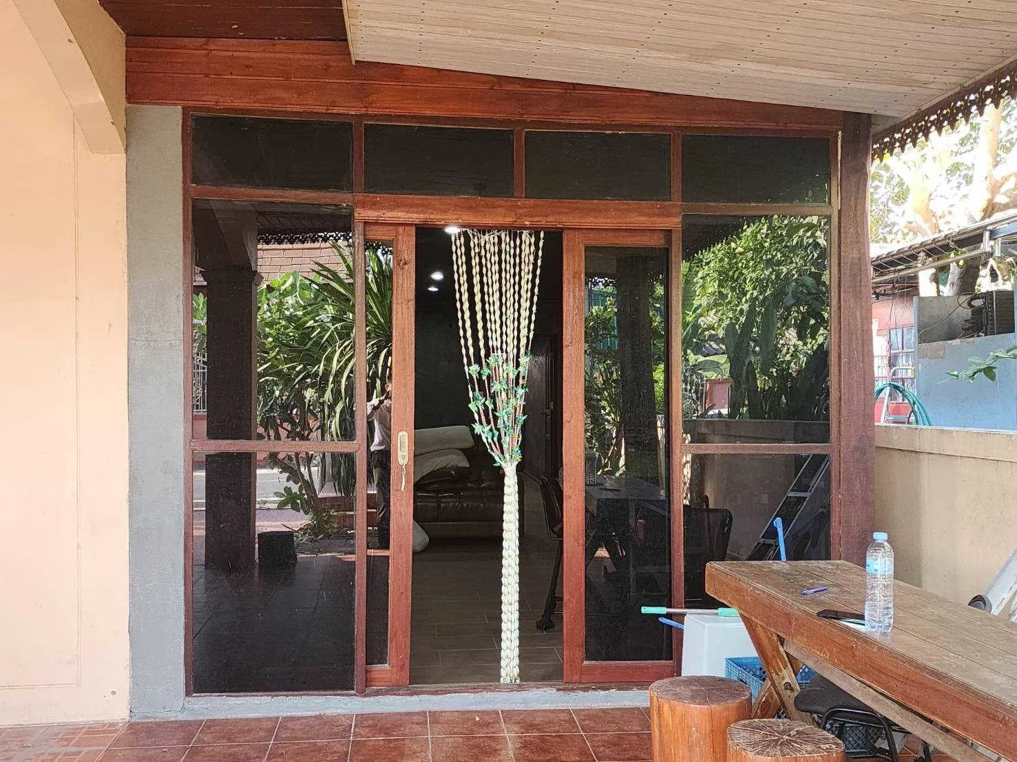 ขายบ้าน สามหลัง พร้อมที่ดิน 142 ตารางวา ใจกลางชุมชน คลองสอง คลองหลวง ปทุมธานี ZB100 - image 4