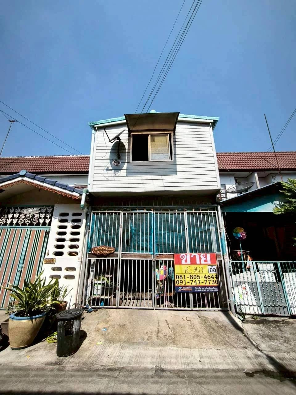 ขายทาวเฮาส์ 2 ชั้น หมู่บ้านฟ้าใส ถนนเศรษฐกิจ เมืองสมุทรสาคร ZW636