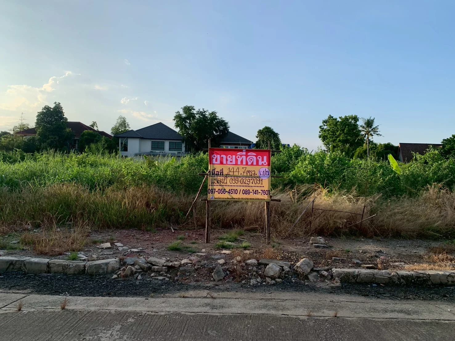 ขายที่ดิน 144.7 ตรว. หมู่บ้านเอกชัยเลควิลล์ ด้านหลังติดน้ำ บรรยากาศดี เหมาะสร้างบ้าน ZN718