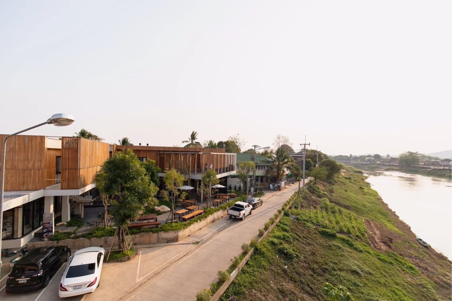 ขายกิจการโรงแรม 4 ดาว สวย ทำเลดี ติดแม่น้ำน่าน มีร้านอาหาร&คาเฟ่ในตัว พร้อมดำเนินกิจการต่อได้เลย - image 2