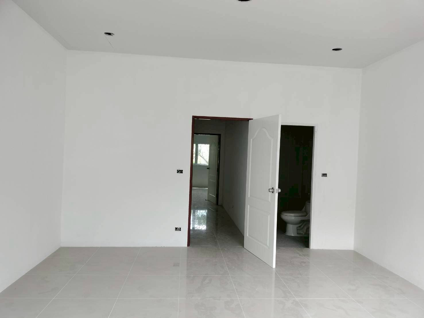 ขายทาวน์เฮ้าส์ 2 ชั้น 2 ห้องนอน 3 ห้องน้ำ ใจกลางเมืองมหาชัย ถนนเศรษฐกิจ เข้าซอยวัดทอง - image 3