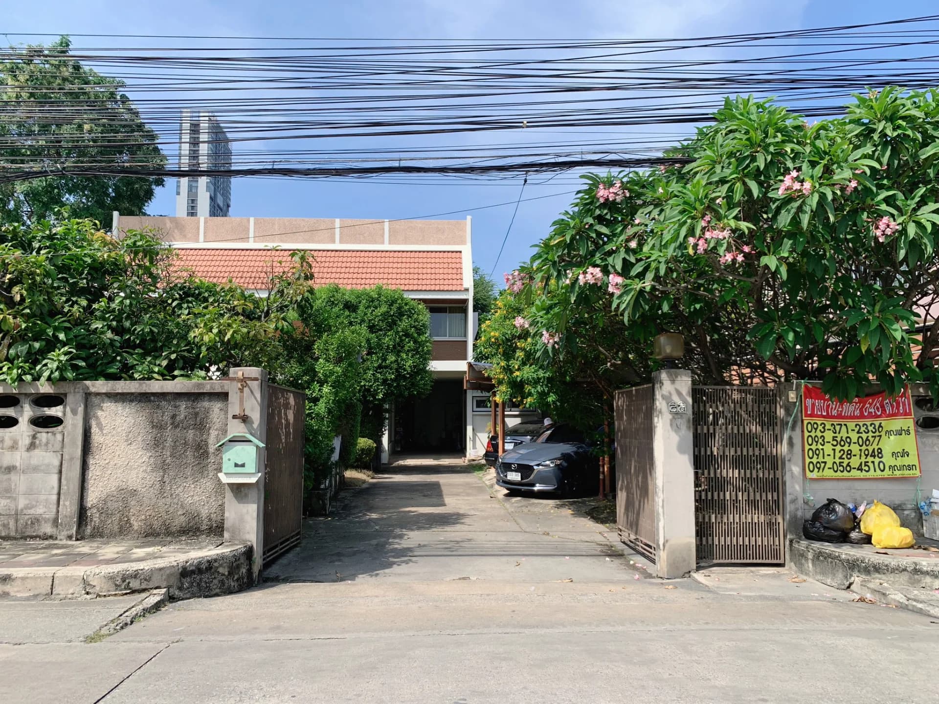 ขายที่ดินพร้อมสิ่งปลูกสร้าง สุขุมวิท81 เนื้อที่ 1-2-48 ไร่ ผังสีแดง ใกล้รถไฟฟ้า - image 2