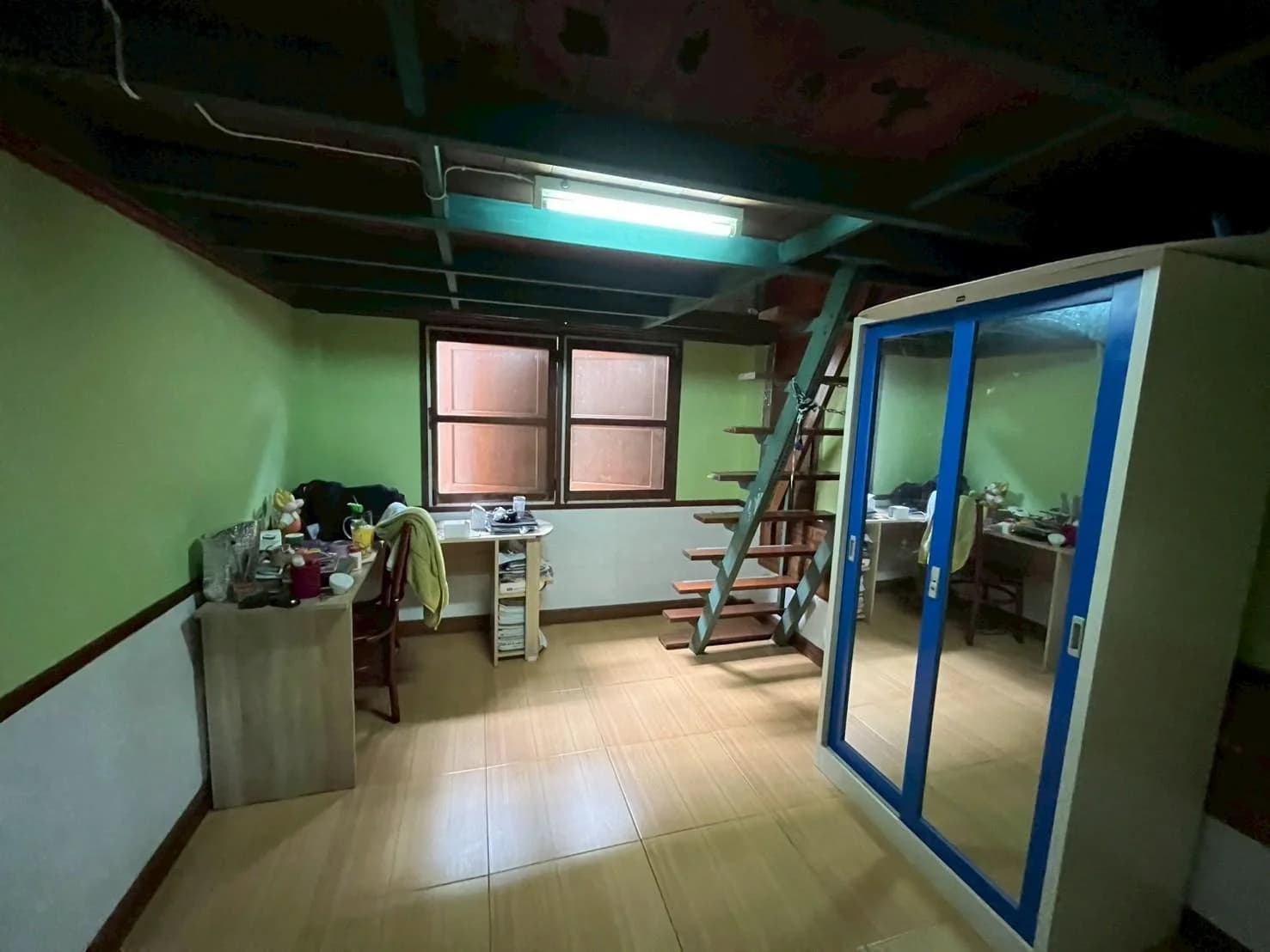 เสน่ห์บ้านไม้ในเมืองกรุง บ้านเดี่ยวดีไซน์หรู 51 ตารางวา ซอยสิรินธร 2 แยก 13 ใกล้รถไฟฟ้าสายสีแดงสถานีบางบำหรุ ราคาพิเศษ 5,900,000 บาท - image 4