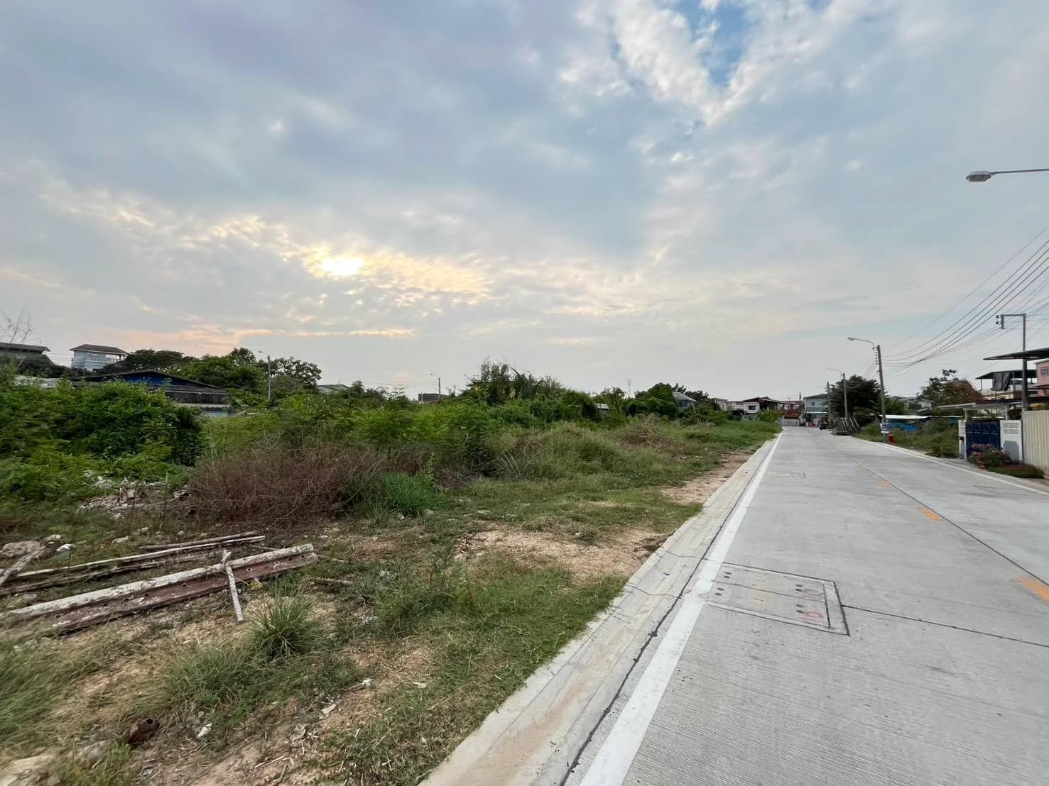 ขายด่วน ที่ดินแปลงสวย 1-1-87 ไร่ ติดถนน 3 ด้าน! ประชาอุทิศ 90 ราคา 13,501,000 บาท ( ค่าโอน ณ กรมที่ดิน คนละครึ่ง ) - image 4