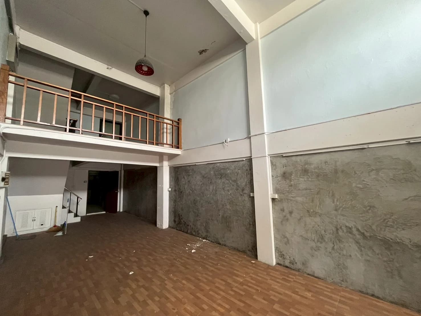 อาคารพาณิชย์ 3 คูหา แต่ละคูหามีพื้นที่ 28 ตารางวา สูง 4.5 ชั้น หน้ากว้าง 4 เมตร บนทำเลทองติดถนนสิรินธร ใกล้ห้างตั้งฮั่วเส็งธนบุรี ราคา 10.5 ลบ. - image 4