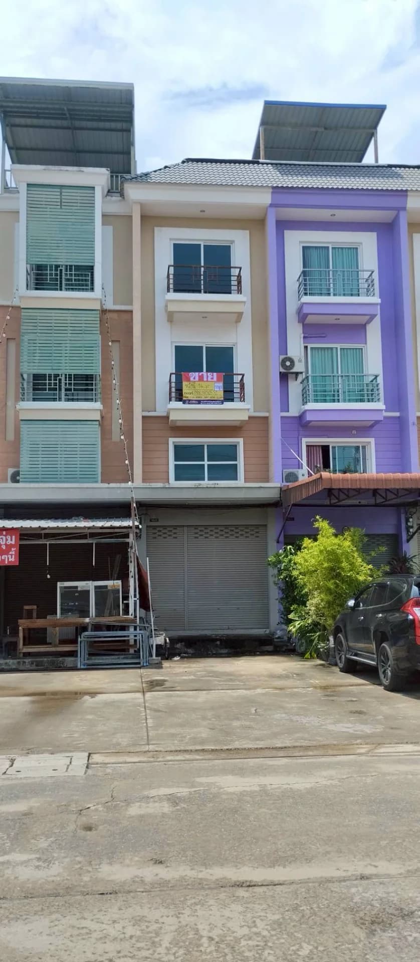 ขายอาคารพาณิชย์ 3.5 ชั้น ทำเลทองย่านพุทธบูชา 39 ใกล้แยกวัดโอภาสี พร้อมเข้าอยู่ ราคา 4,500,000 บาท (ค่าโอนคนละครึ่ง)