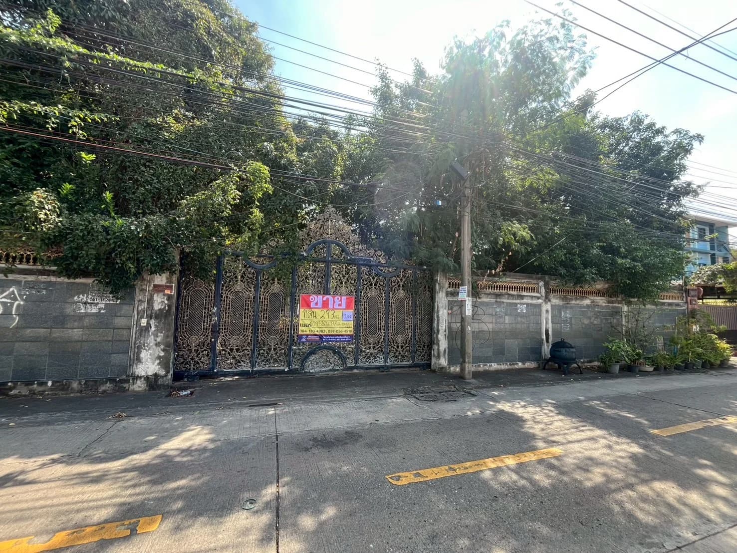 ขายที่ดินสวย 293ตรว.พร้อมสิ่งปลูกสร้าง ทำเลทอง ราคาดี ซ.จรัญฯ75-สิรินธร เหมาะสร้างที่อยู่อาศัย อพาร์ทเม้นท์ โครงการต่างๆ ราคา 100,000/ตารางวา