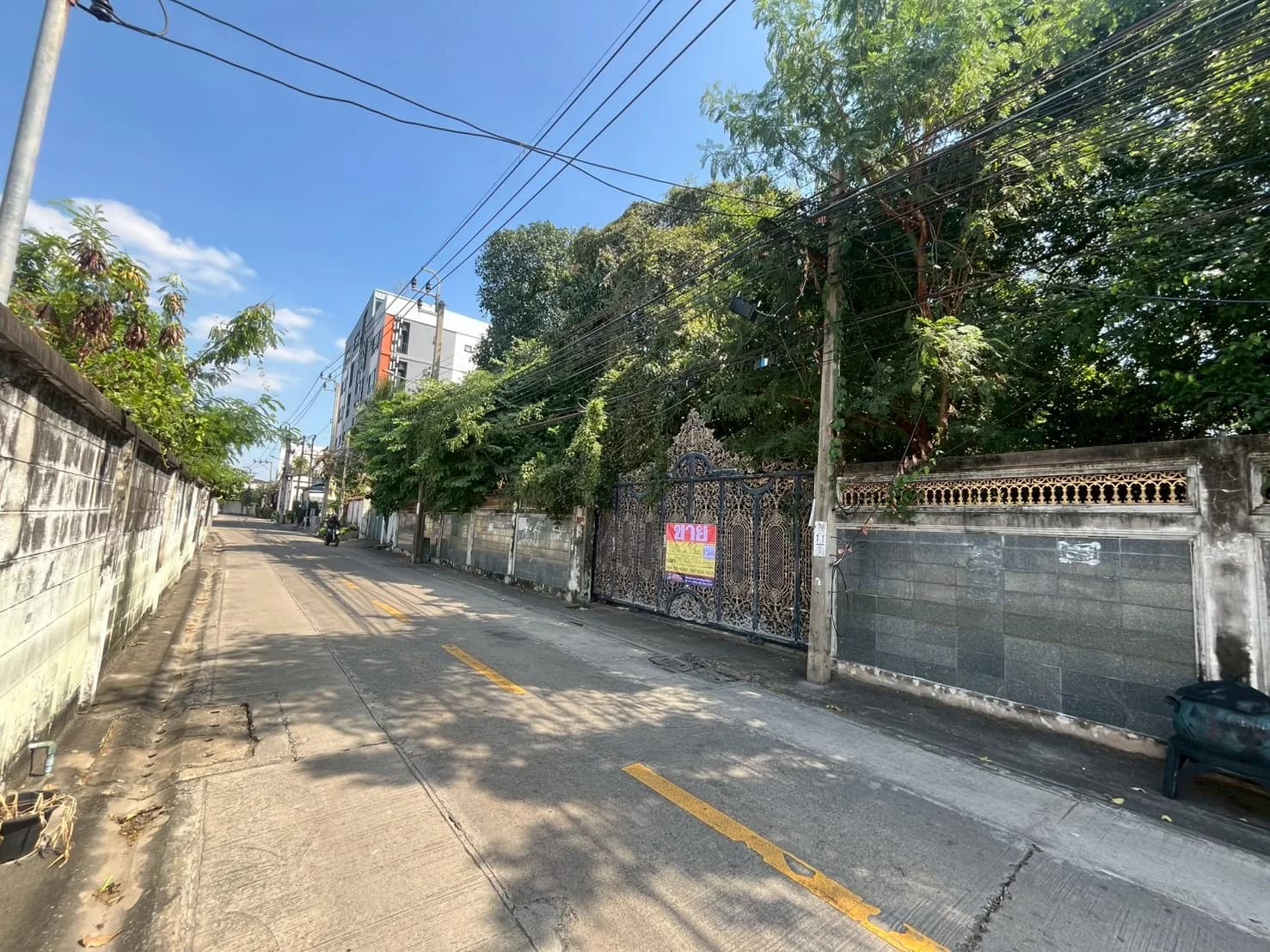 ขายที่ดินสวย 293ตรว.พร้อมสิ่งปลูกสร้าง ทำเลทอง ราคาดี ซ.จรัญฯ75-สิรินธร เหมาะสร้างที่อยู่อาศัย อพาร์ทเม้นท์ โครงการต่างๆ ราคา 100,000/ตารางวา - image 2