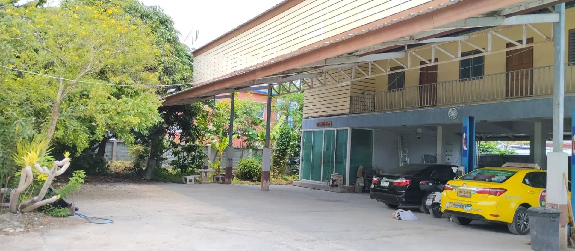 ขายที่ดินแปลงสวยพร้อมสิ่งปลูกสร้าง 190 ตารางวาทำเลเด่นย่านเลียบด่วนจอมทอง-ราษฎร์บูรณะ ราคา 9,800,000 บาท (ค่าโอน ณ กรมที่ดิน คนละครึ่ง) - image 3