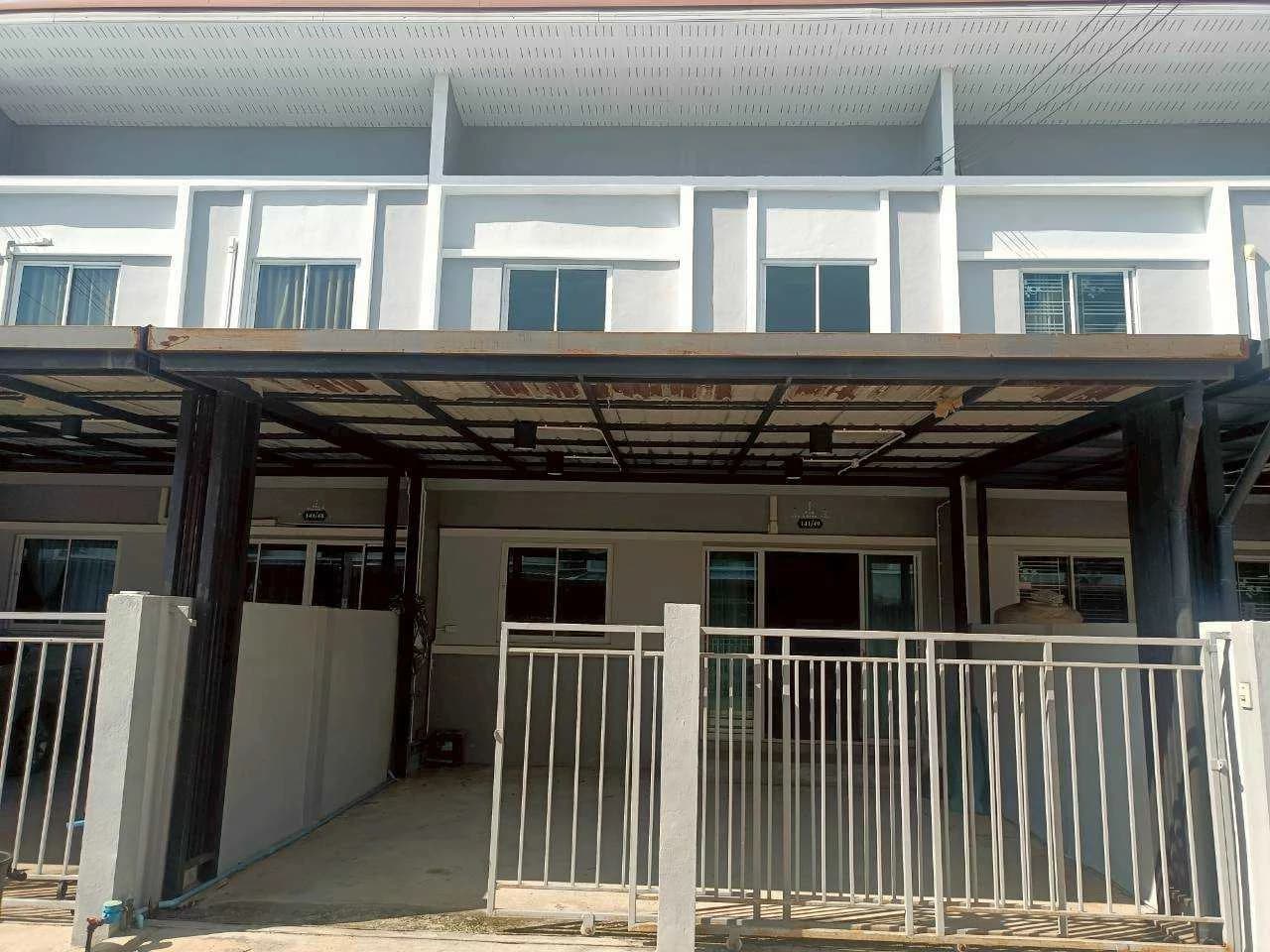 ขายด่วน!! ทาวเฮ้าว์ 2 ชั้น ขนาด 21.42 ตร.ว สภาพใหม่เอี่ยมอยู่ในโครงการ หมู่บ้าน ทัศนีย์ สุขสวัสดิ์ - เเหลมฟ้าผ่า - image 2