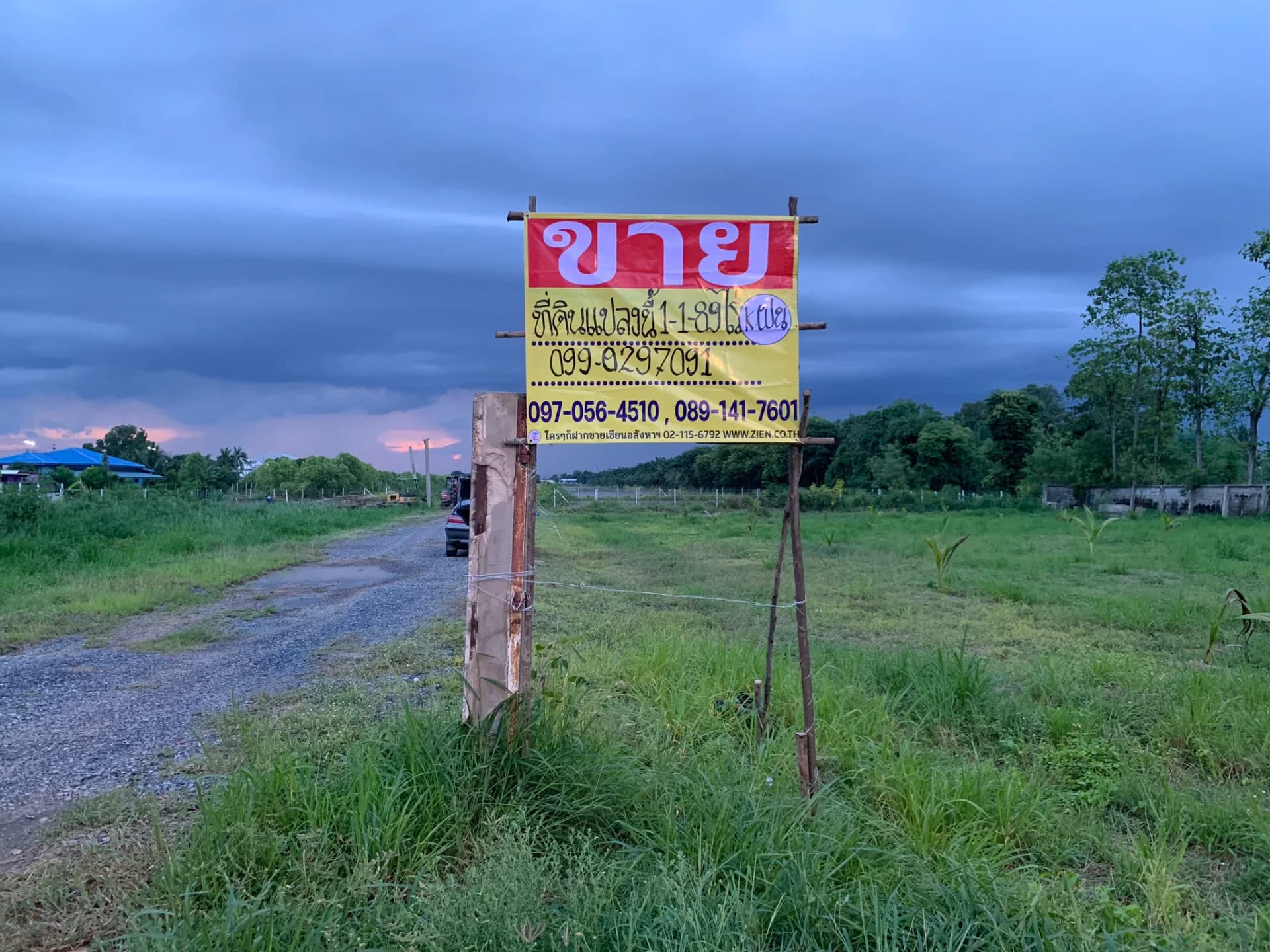 ขายที่ดินสวยมาก ถมแล้ว ติดถนนเรียบคลองสาม ปทุมธานี เหมาะสร้างบ้าน ทำธุรกิจ หรือสร้างโครงการ พัฒนาต่อยอดได้ - image 4